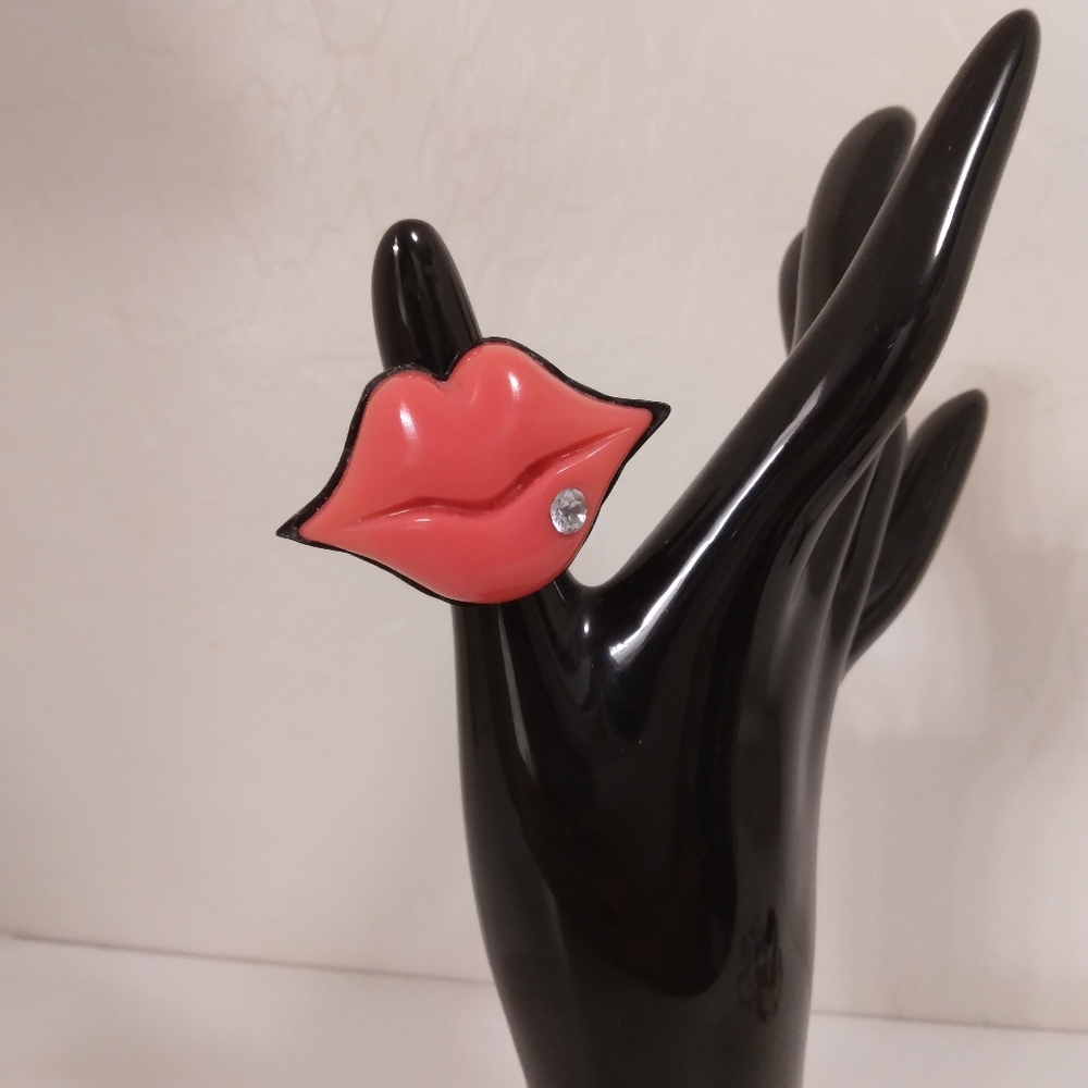Vintage Betsey Johnson First Date Pink Marilyn Monroe Lips Ring 💋
